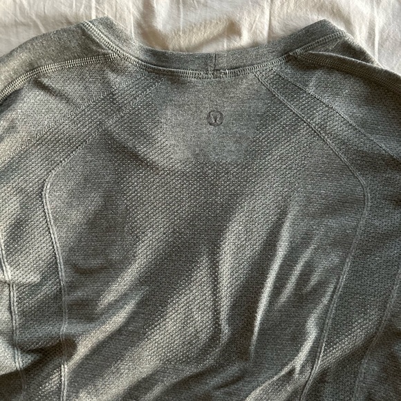 Lululemon Men’s Long-sleeve - Picture 2 of 3